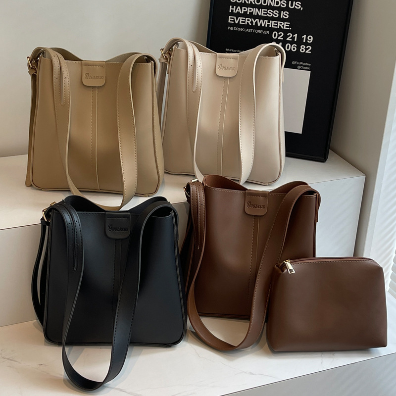 2025S Designer Women S Bag This Year S Popular Shoulder For Women Capacity New Fashion Autumn Versatile Broadband Crossbody Bag Extra Large Bag