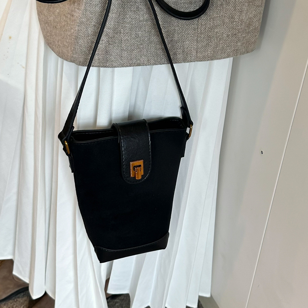 2025S Designer Women S Bag Bucket Women S Korean Version Niche Simple Casual Shoulder New Trendy And Stylish Crossbody Bag