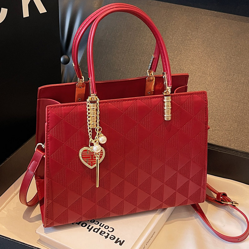 2025S Designer Women S Bag Handheld Wedding Women In Autumn Winter Large Capacity Handbag For Brides Fashionable And Casual Single Shoulder Crossbody 