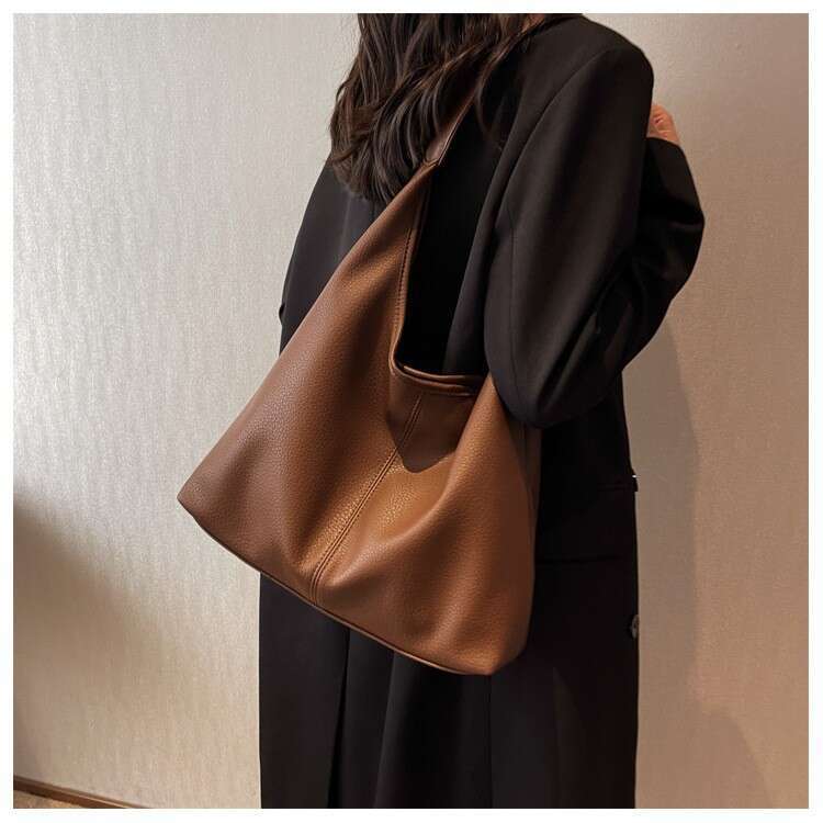 Designer large capacity versatile women's shoulder texture mother and child bucket commuting tote bag 2025 new casual fashion trend
