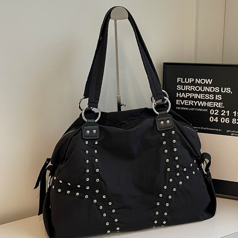 2025S Designer Women S Bag Autumn Popular Soft Cloth Rivet Shoulder Fashionable Large Capacity Tote Bag Casual Versatile Commuting Armpit Bag