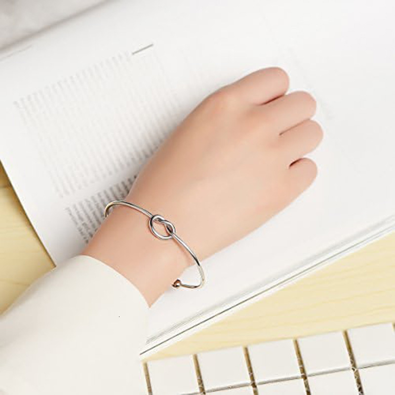 Top selg 2mm fine stainless steel knot with heart-shaped opening bracelet