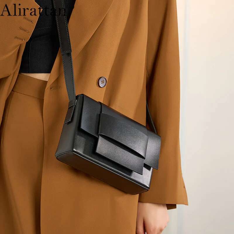 Alirattan New Genuine Leather Crossbody For Women Designer Winter Fashion High Quality Cowhide Lady Casual Shoulder Bag A271