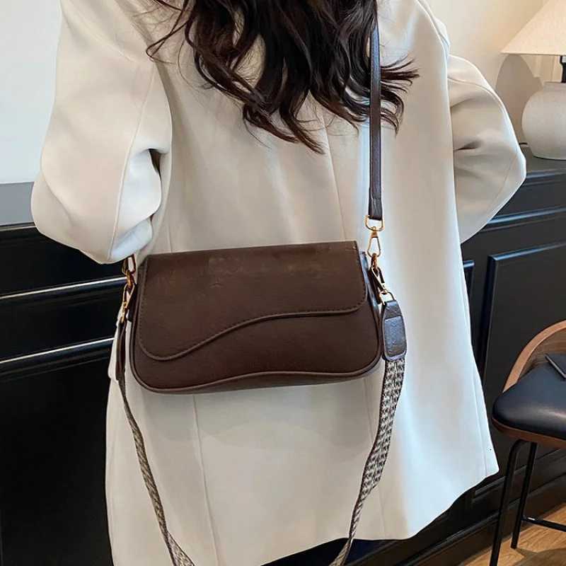 Elegant Womens Crossbody Bag Small Leather Handbag Ladies Designer Inspired Shoulder Purse For Evening Luxury PartyW251107