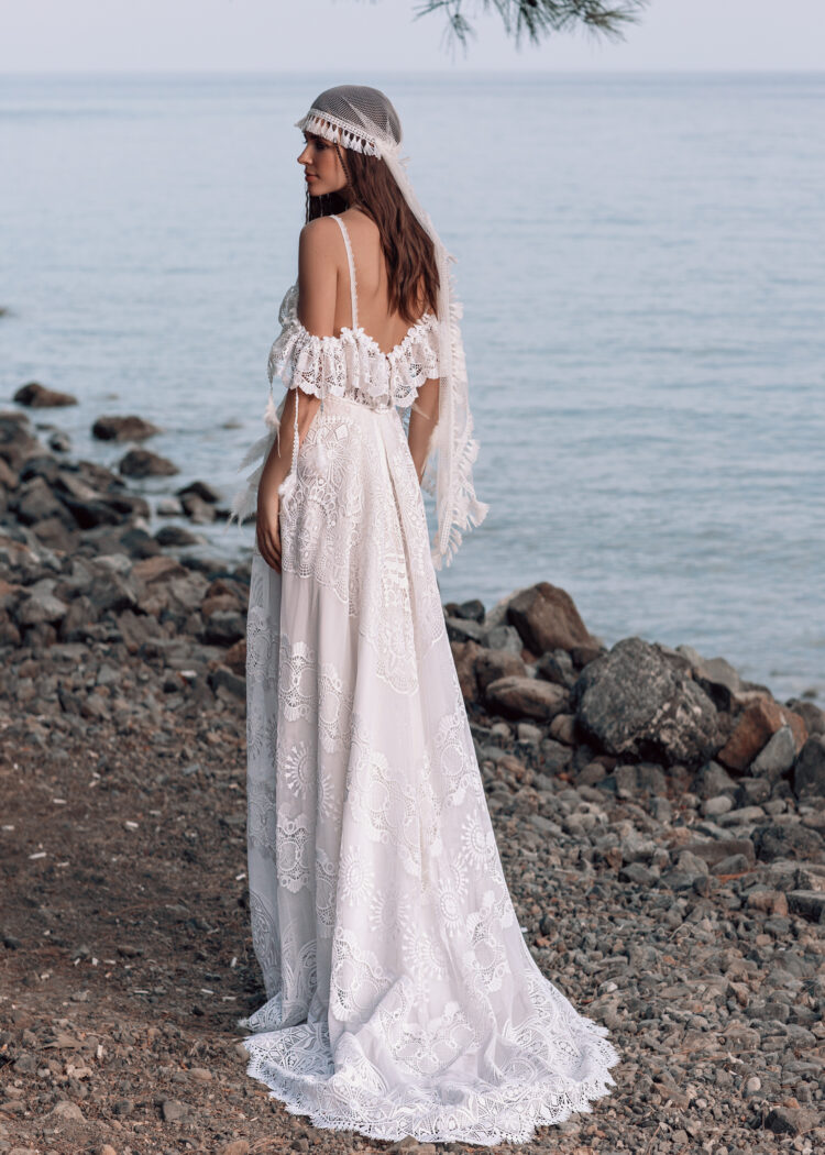 Bohemian Wedding Dresses Spaghetti Straps Lace Appliques Bridal Gowns Customized Backless Sweep Train A Line Boho Robe De