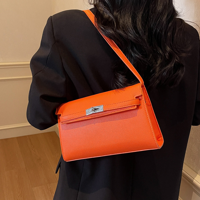 2025S Designer Women S Bag New Kelly For Women Fashionable French Style Armpit With High End Design Hand Held Bag