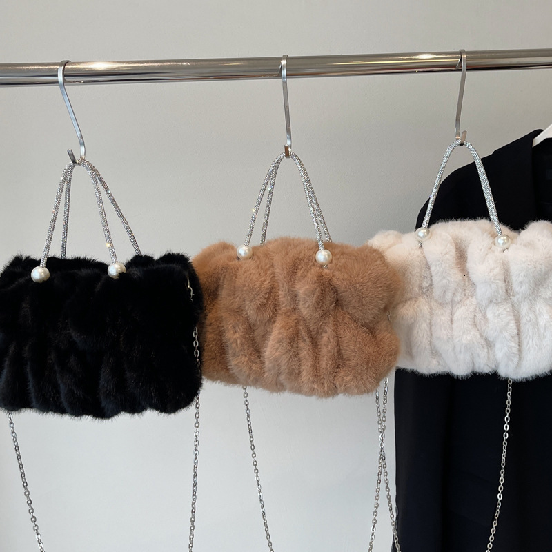 2025S Designer Women S Bag Super Niche For Women New Autumn And Winter Popular Casual Chain Crossbody Plush Tote Bag