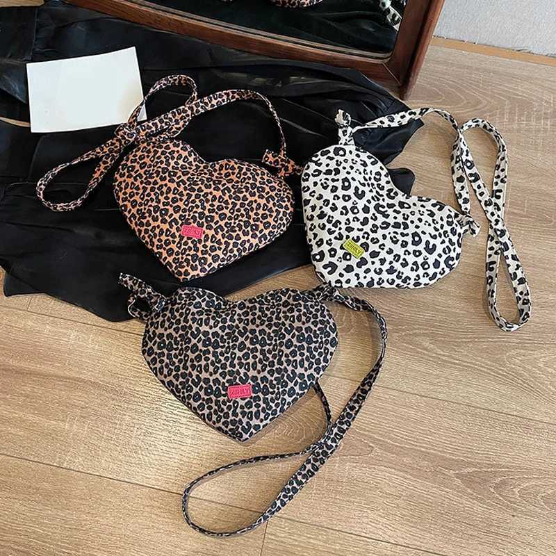 Heart Crossbody Bag for Women Leopard Print Messenger Bag Adjustable Strap Retro Handbag Tote Bag for Work TravelW251107