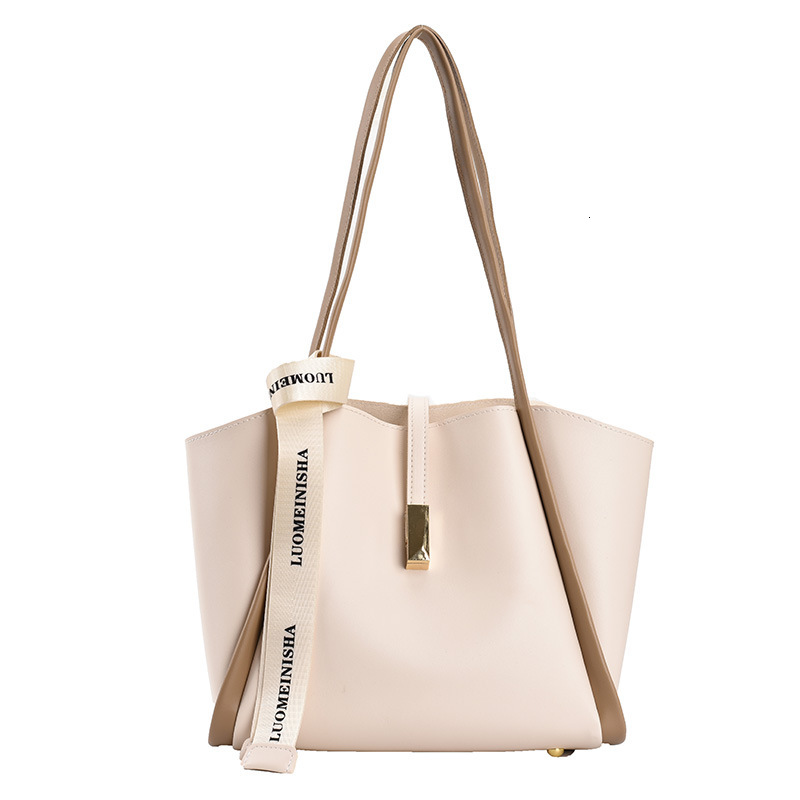 2025S Designer Women S Bag Capacity For Women New Trendy Simple Versatile Single Shoulder Large Texture Mother Child Classroom Commuter Tote Bag