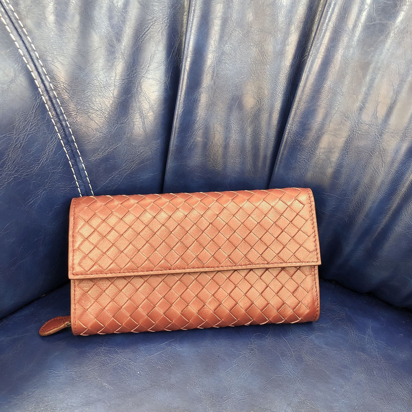 2025 Stylish long women's wallet sheepskin woven clutch zipper coin purse is a small stylish and versatile simple wallet