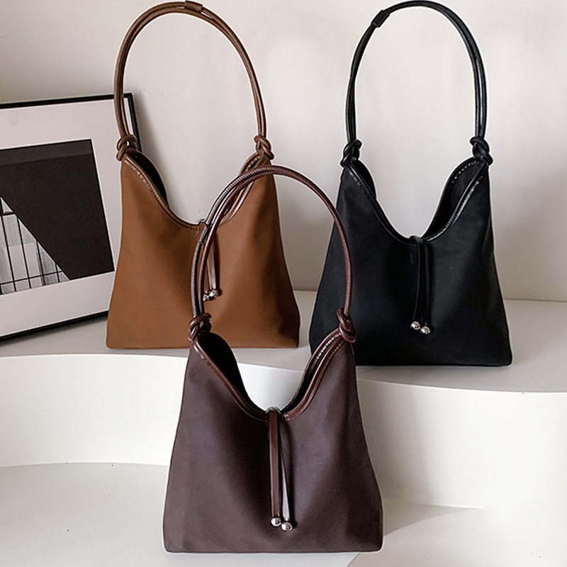 2025S Designer Women S Bag New Underarm For Women Large Capacity Handheld Fashion Shoulder Bag Small And Simple Commuter Tote Bag