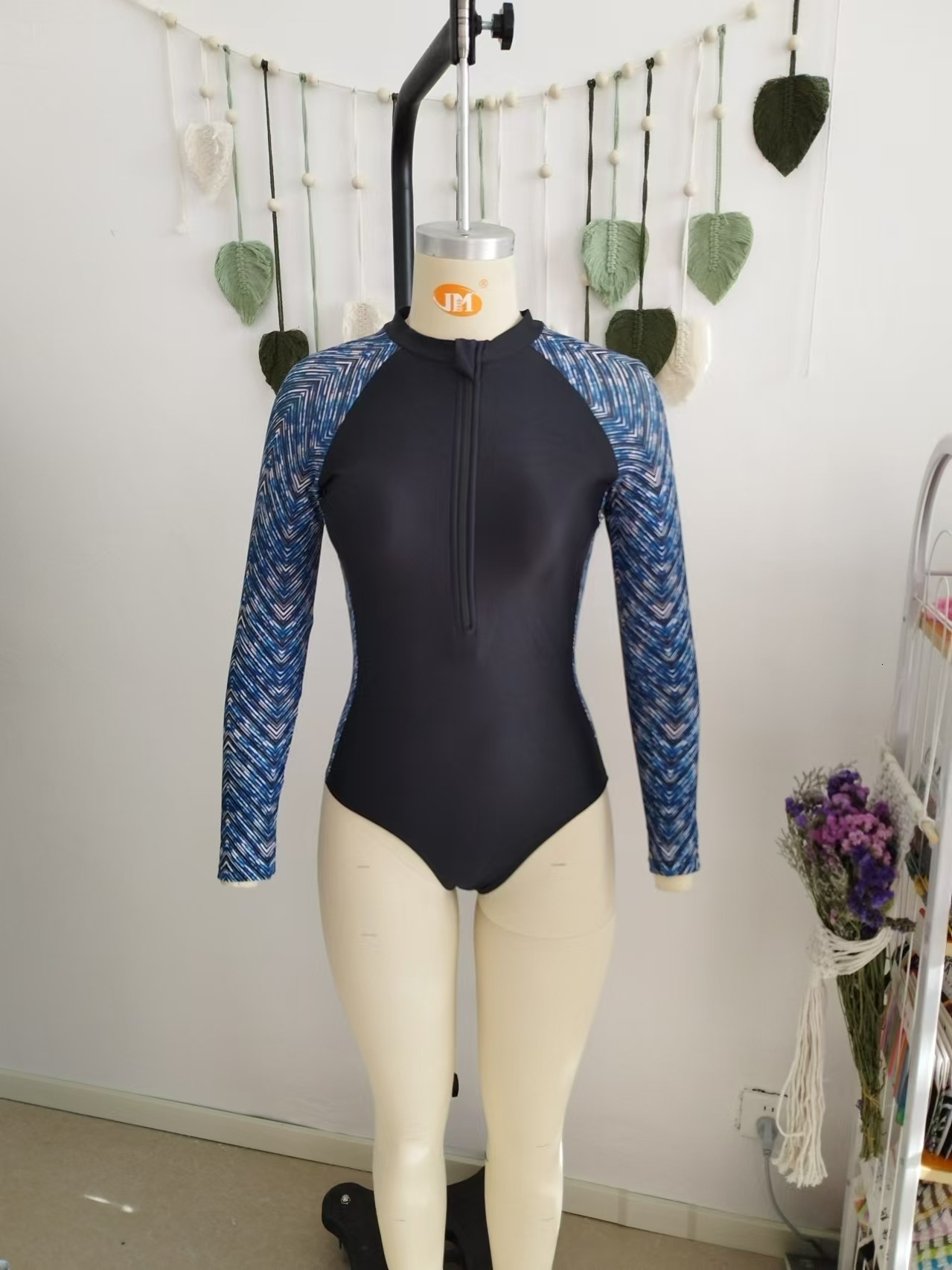 Fashionable sports beach print with double-sided printed long sleeved zipper jumpsuit, tight swimsuit