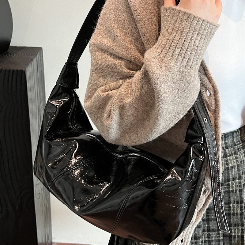 2025S Designer Women S Bag Small Niche Design Women S New Single Shoulder Croissant Large Glossy Crossbody Versatile Dumpling Bag