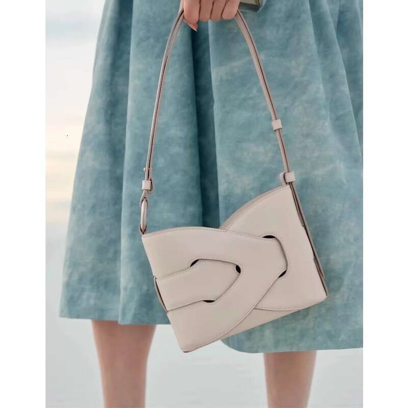 Design sense: niche woven armpit summer high-end sense, light single shoulder crossbody geometric bag for women 2025 new style, casual fashion trend