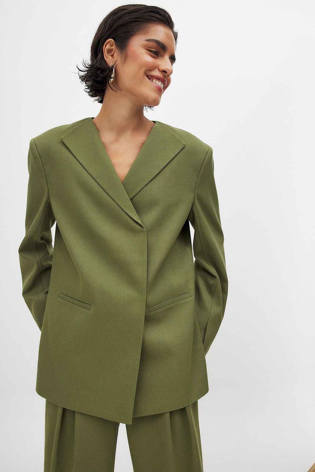 Casual Mother Suits Peaked Lapel Fashion Style Women Business Blazer Double Breasted Jacket Pants Business Wear Ladies Suit Customized High Quality