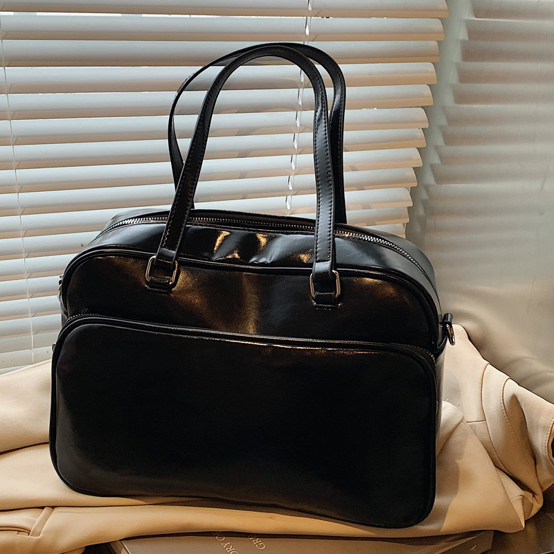 2025S Designer Women S Bag Autumn Bowling For Women New Style With Niche Texture Underarm Bag Large Capacity Handheld Single Shoulder Women S Bag