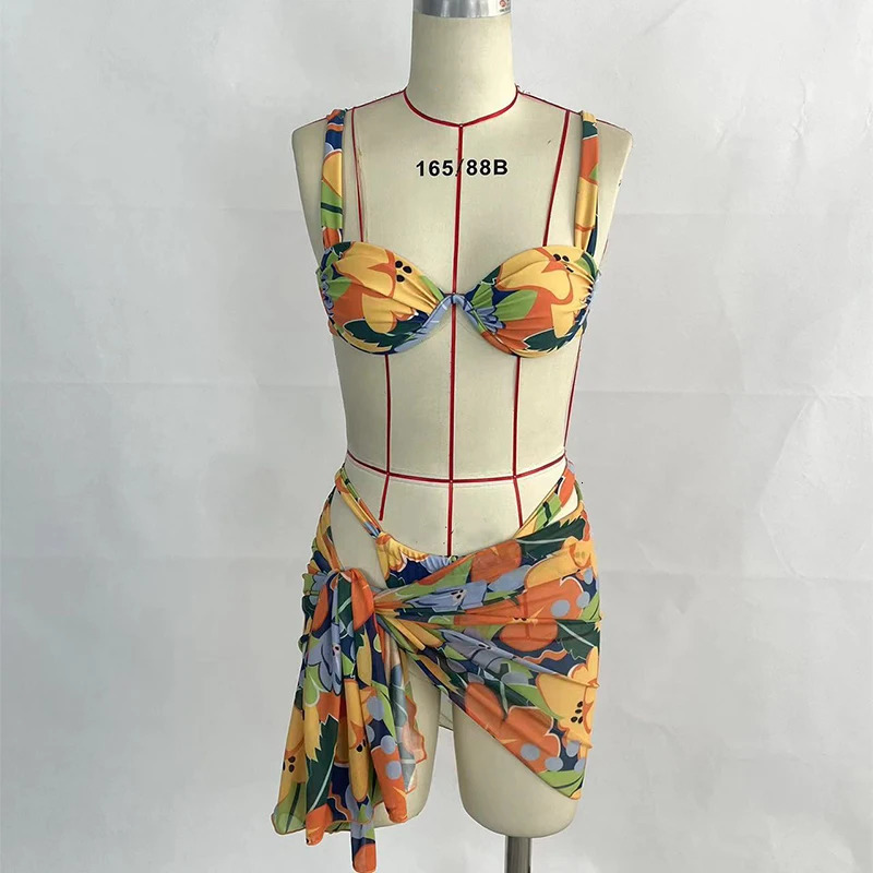 Beachcici womens fashionable and sexy bikini swimsuit summer three piece printed backless lace top yukata 250313