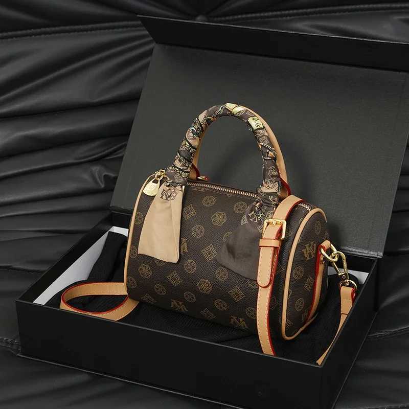 Luxury Designer Leather Crossbody Bag For Women Elegant Shoulder Handbag Ladies Tote Purse Classic Fashionable AccessoryW251106