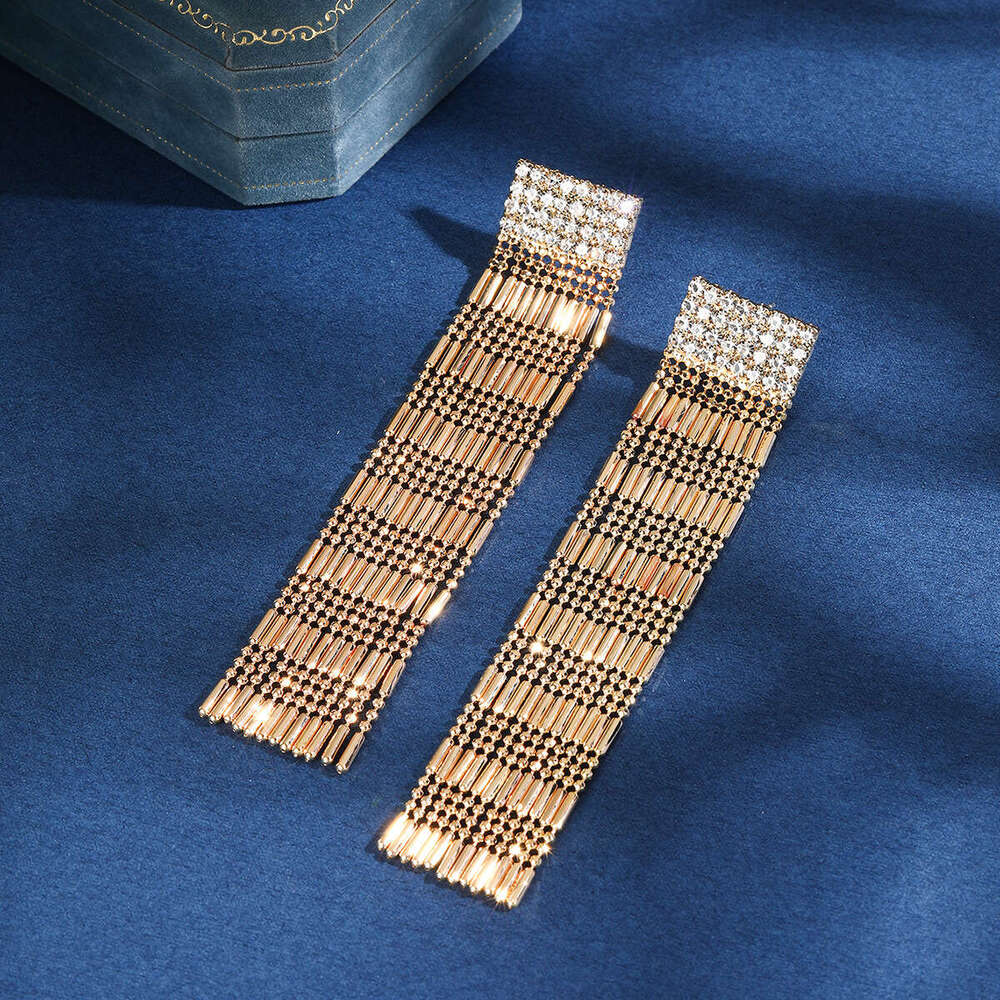 2024 New Fresh and Sweet Korean Edition Copper Chain Geometric tassel Shaped Earpin Earrings Suitable for Women to Wear