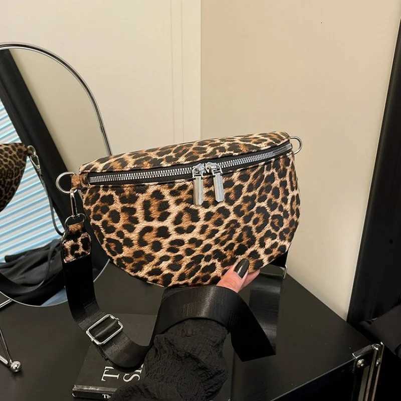 High End Designer Paris Style Crossbody Bag For Women With Elegant Leather And Fashionable LookW251107