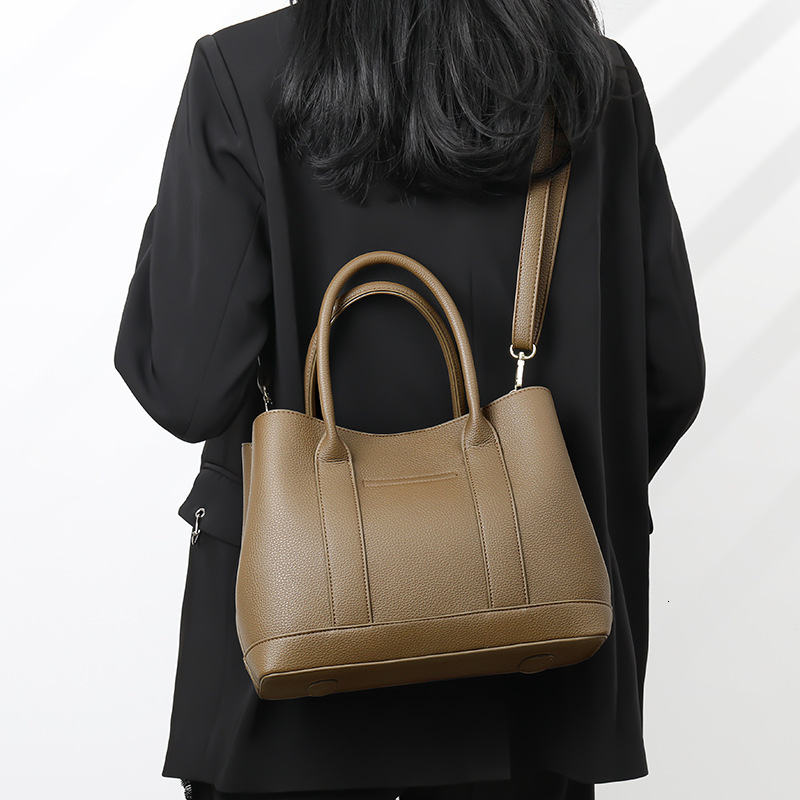 2025 New Handbag Women's Retro Fashion Large Capacity Tote Bag Middle-aged Mom Commuting Single Shoulder Crossbody Bag
