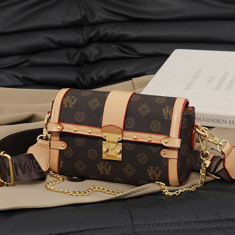 free shipping Women 2025 new vintage print chain small square bag with a single shoulder crossbody bag hot