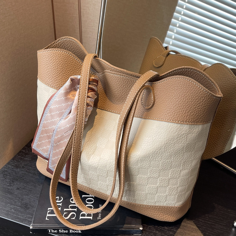 2025S Designer Women S Bag Handheld Tote For Women Large Capacity New Fashionable Women S Bag Simple And Versatile Commuting Shoulder Bag