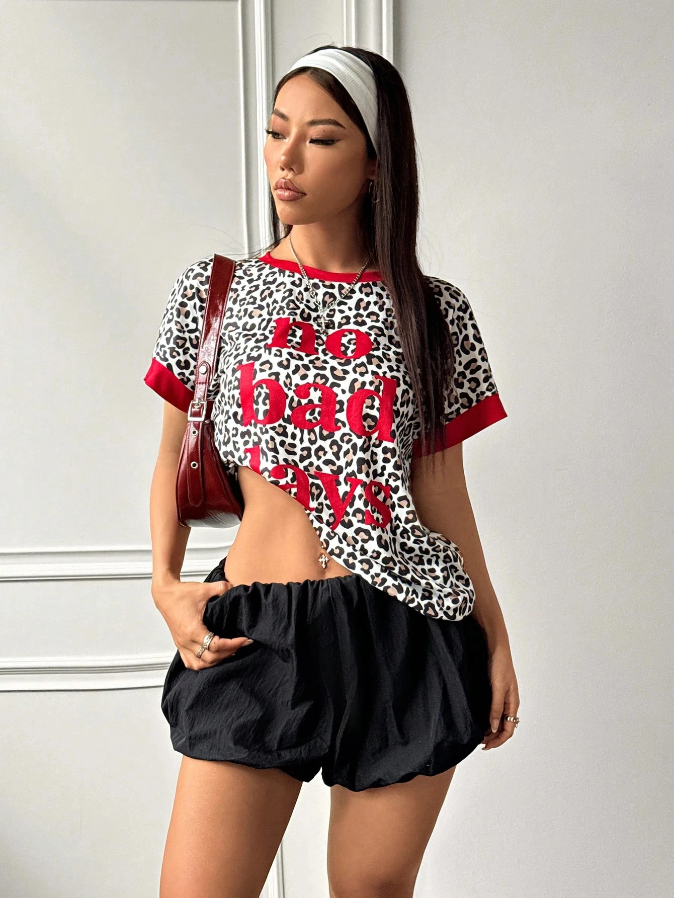 Fresh leopard print womens Tshirt summer round neck fashionable letter printed short sleeved top 250407