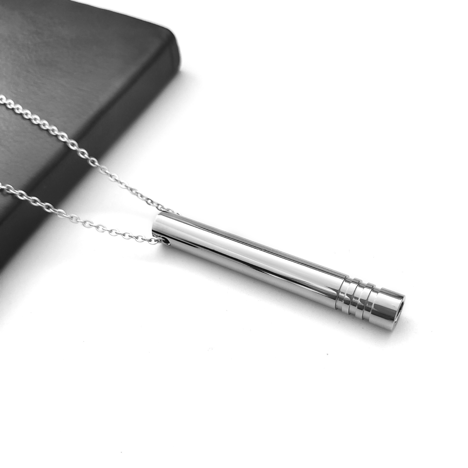 Breathing necklace made of stainless steel, vacuum plated pendant for decompression, calming meditation, relaxation, and anxiety relief