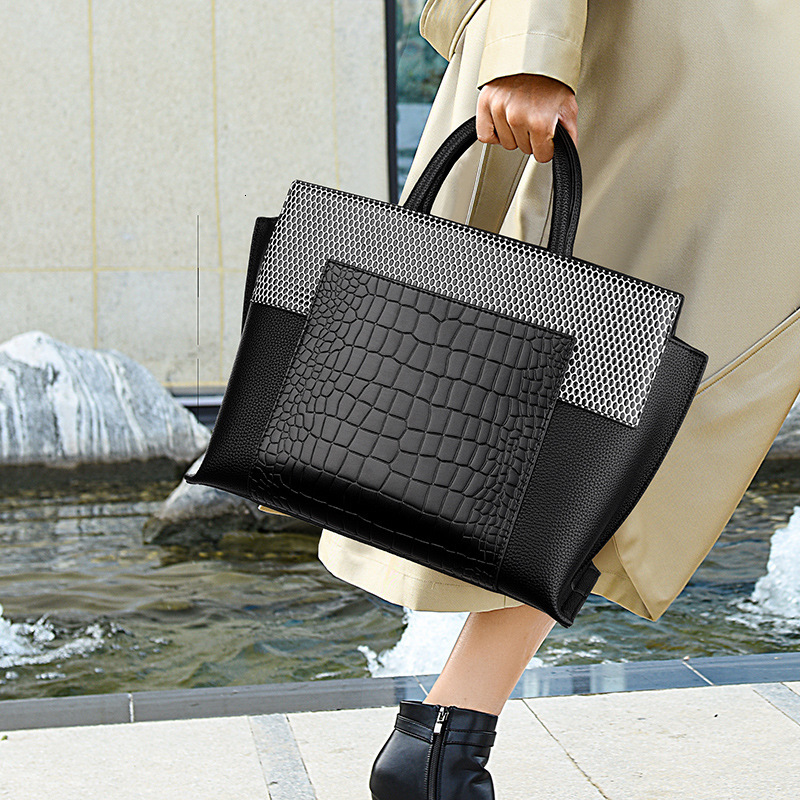 2025 New Designer Bag Women's Retro Fashion Large Capacity Handbag