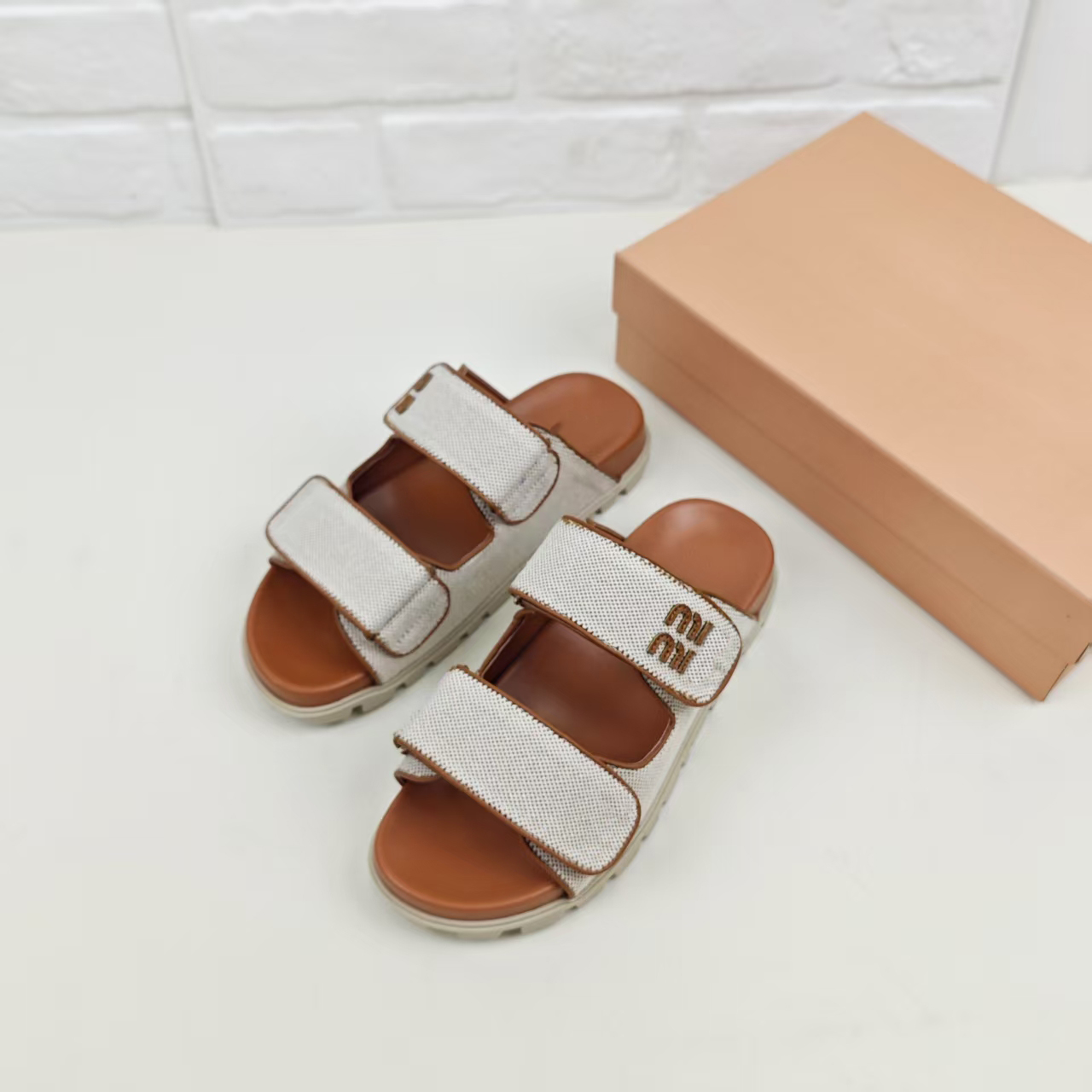 Paris Luxury brands Sandals Summer Light Slippers Women Beach Buckle Strap Designer Classic mius Slide Slide casual Outdoor Chanclas Mujer Shoes