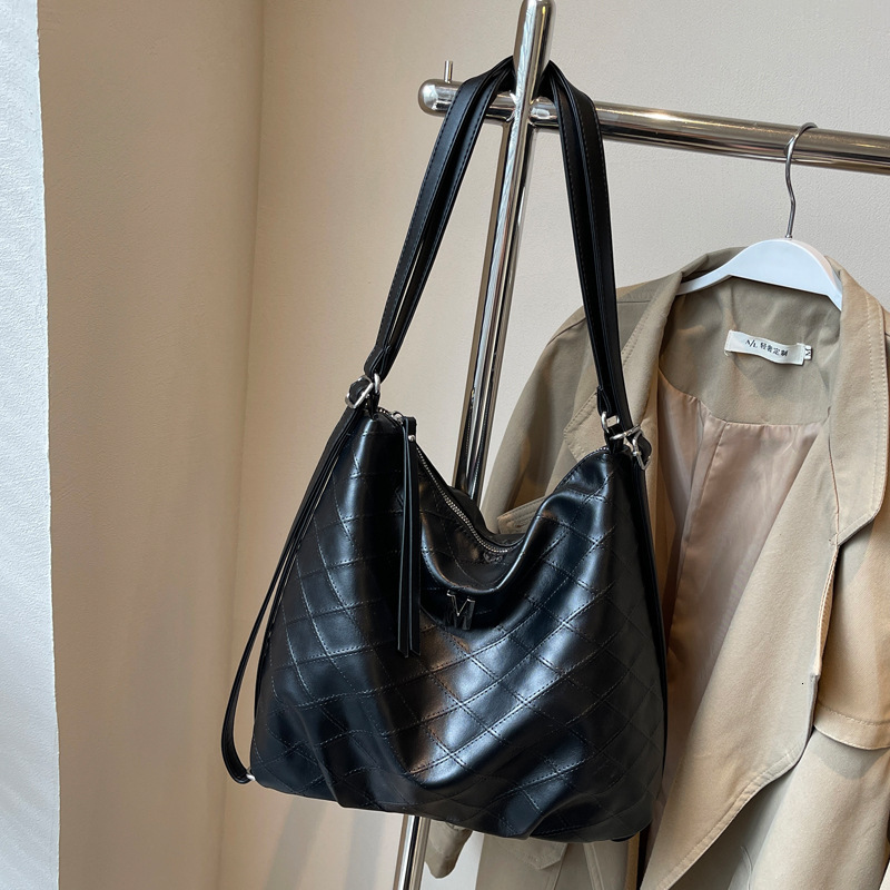 2025S Designer Women S Bag Ladies Soft Face Large Capacity Tote Bag Trendy And Stylish Versatile Single Shoulder Underarm Bag