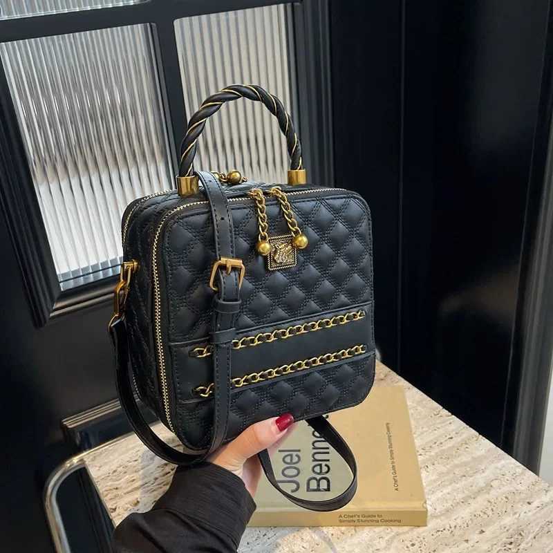 2025 New Womens Premium Box Bag - Niche Design Diamond Chain Shoulder/Handheld/MessengerW251106