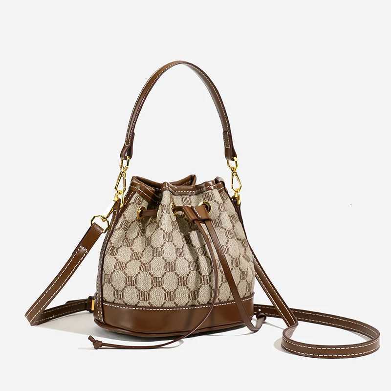 Elegant Classic Crossbody Handbag Vintage Leather For Leisure Women High-End Capacity Letter DesignW251106