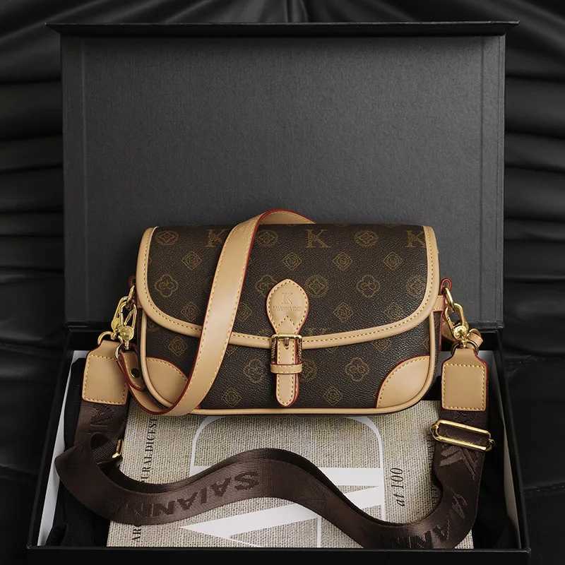 Vintage printed nurse bag womens 2025 new textured commuter baguette bag single shoulder messenger womens bagW251107