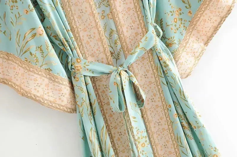 Bohemian Queen Fashion Womens Green Flower Printed Bat Sleeve Artificial Silk Beach Kimono Vneck Robe Bikini Top 250327