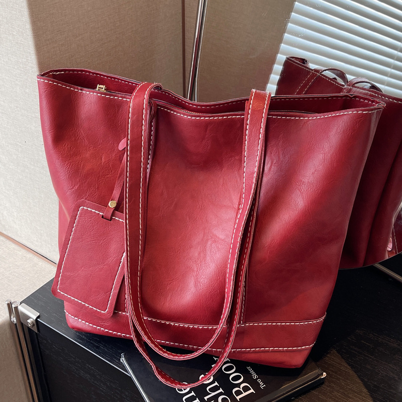 2025S Designer Women S Bag Fashionable Large Capacity Handbag For Work Shopping Commuting Simple Tote Bag Textured Casual One Shoulder Armpit Bag