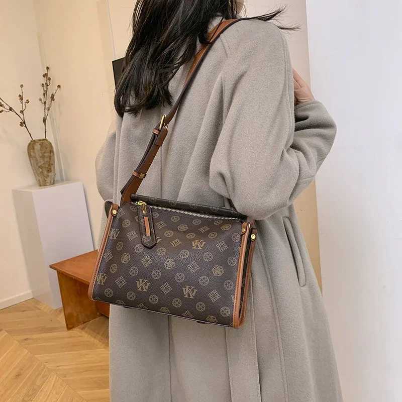 Premium Leather Tote Bag For Women Fashionable Shoulder Handbags Elegant Crossbody Purse Luxury BrandW251106