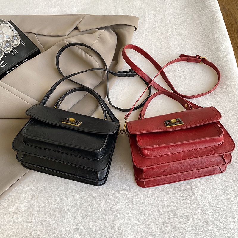 2025S Designer Women S Bag Underarm For Women New Autumn Winter Versatile Chain Crossbody Bag High End And Portable Small Square Bag