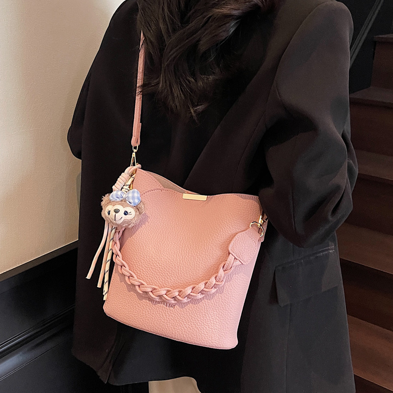 2025S Designer Women S Bag Handheld Bucket For Women New Single Shoulder Korean Version Crossbody Bag Popular Commuting Niche Design Handbag