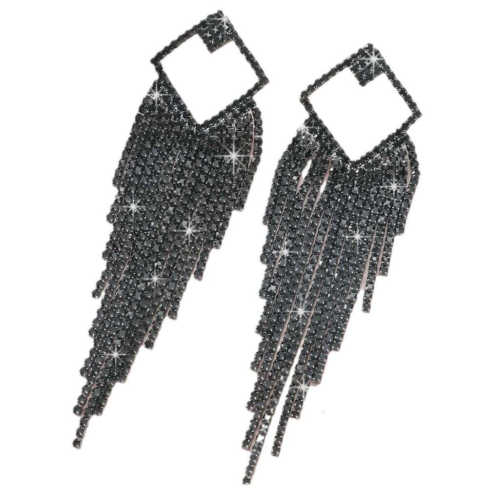 Exaggerated personality, niche design, fashionable dark style, dia shaped tassel, black rhie earrings, earrings