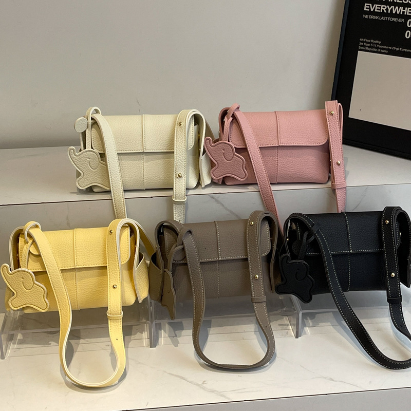 2025S Designer Women S Bag Premium Shoulder New Handheld Niche Eaves Work And Commuting Underarm Bag For Women