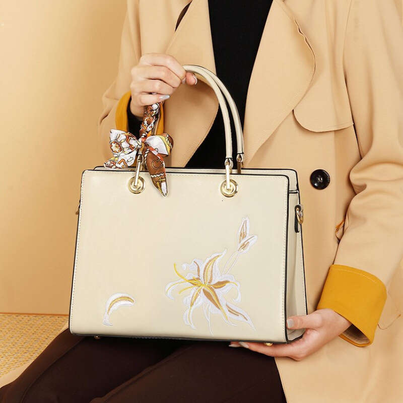 Designer Bag Vintage Chinese Style Embroidered For Women Medium Sized Handbag Large Capacity Commuter Mother S Day Gift Crossbody