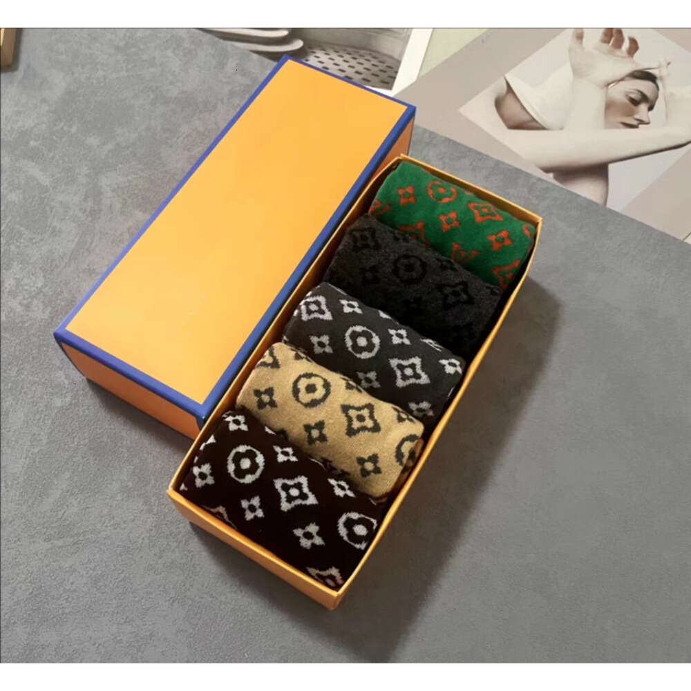 Wholesale Men's Fashion High Quality Designers Womens Socks Five Pair Luxe Sports Winter Mesh Letter Printed Sock With Box 29