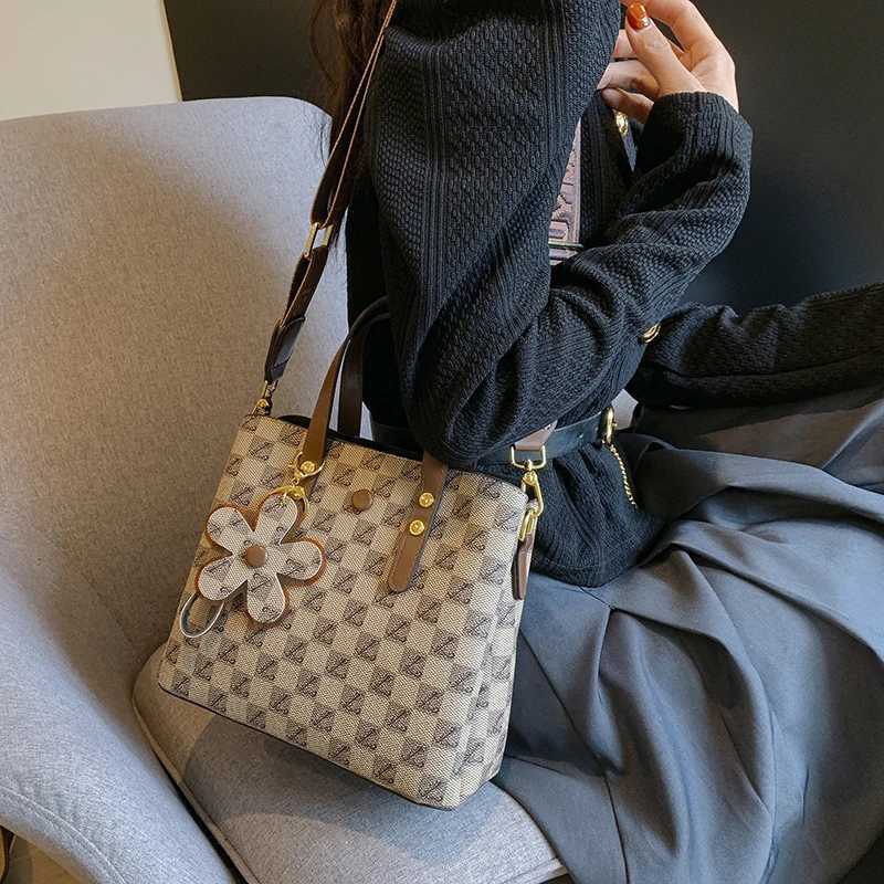 Sophisticated Womens Crossbody Bag Premium Leather Shoulder Handbag Ladies Elegant Tote Purse SetW251106