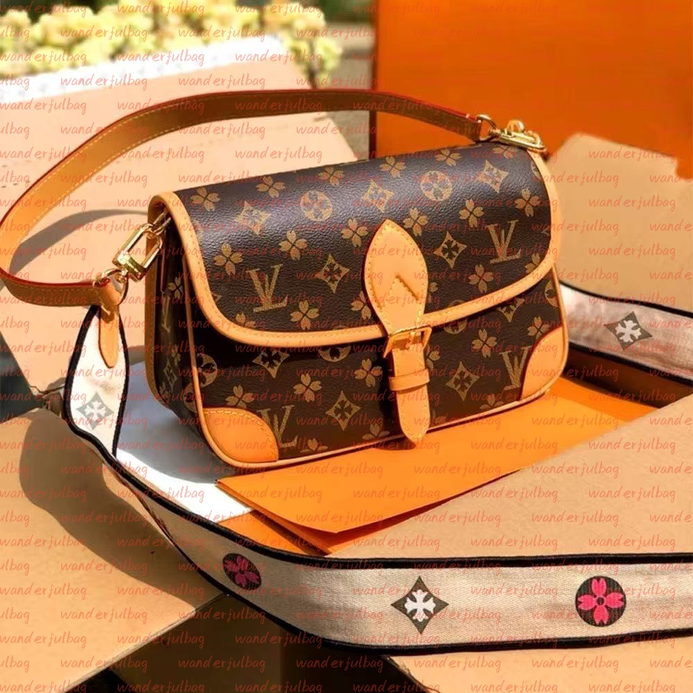 Luxurys Bag Designer Bag Crossbody Diane bag Classic Vintage Canvas Jacquard Strap Flower Flap Embossed Letters Clutch Purse Shoulder Bags Tote Bag