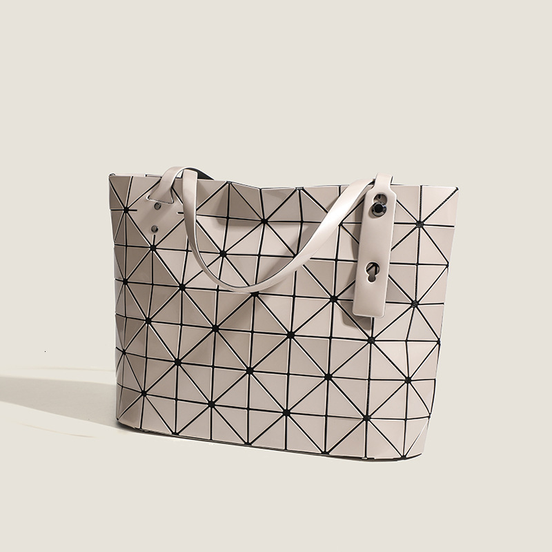 New Trendy Geometric Diamond Sequin Rock Versatile Large Capacity Commuter Handbag Shoulder Underarm Tote Bag