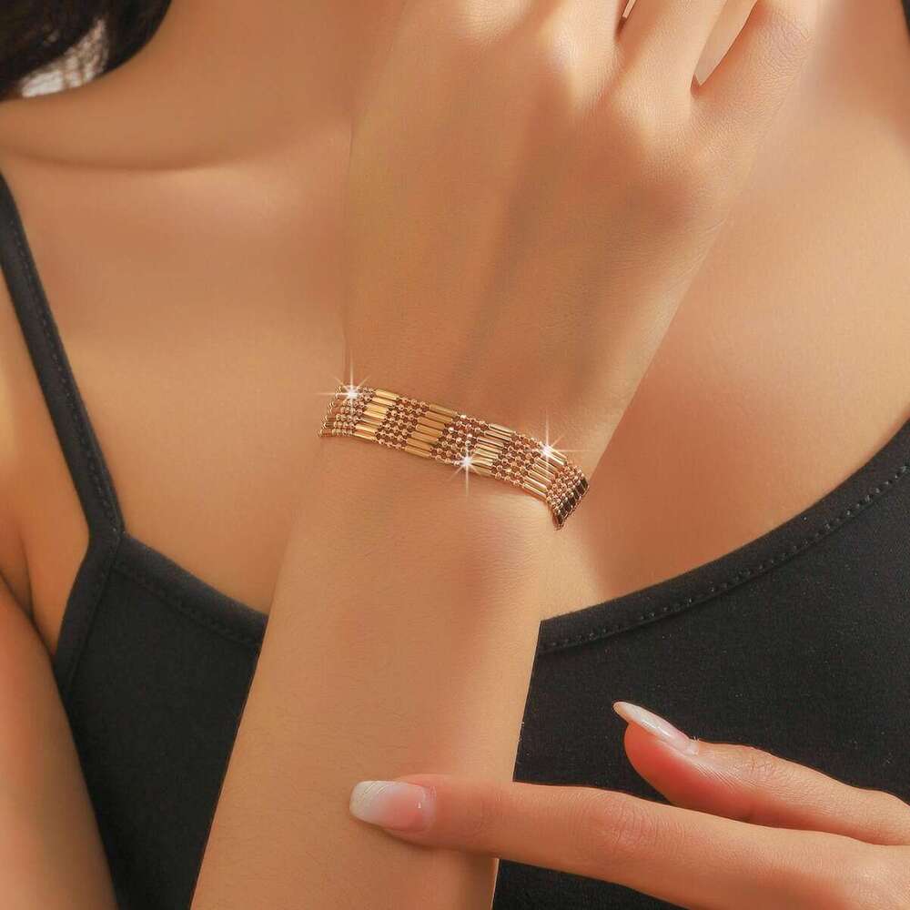 Hot selg fashionable commuting versatile simple multi-layer gold INS style high-end feeg light personalized bracelet
