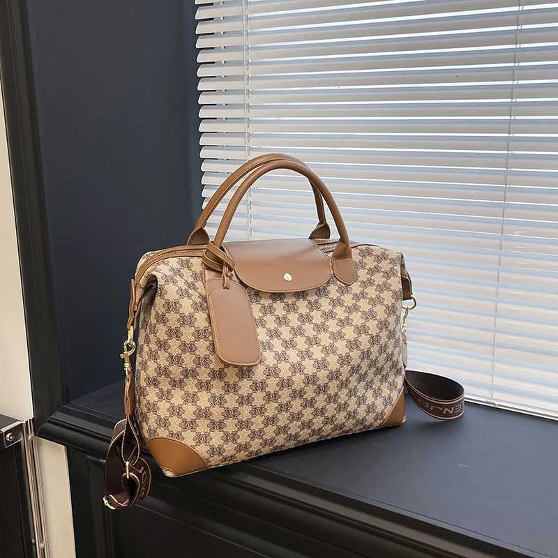 Elegant Classic Designer Paris Fashion Bag With Large Capacity Crossbody Strap For Casual Commuter UseW251106