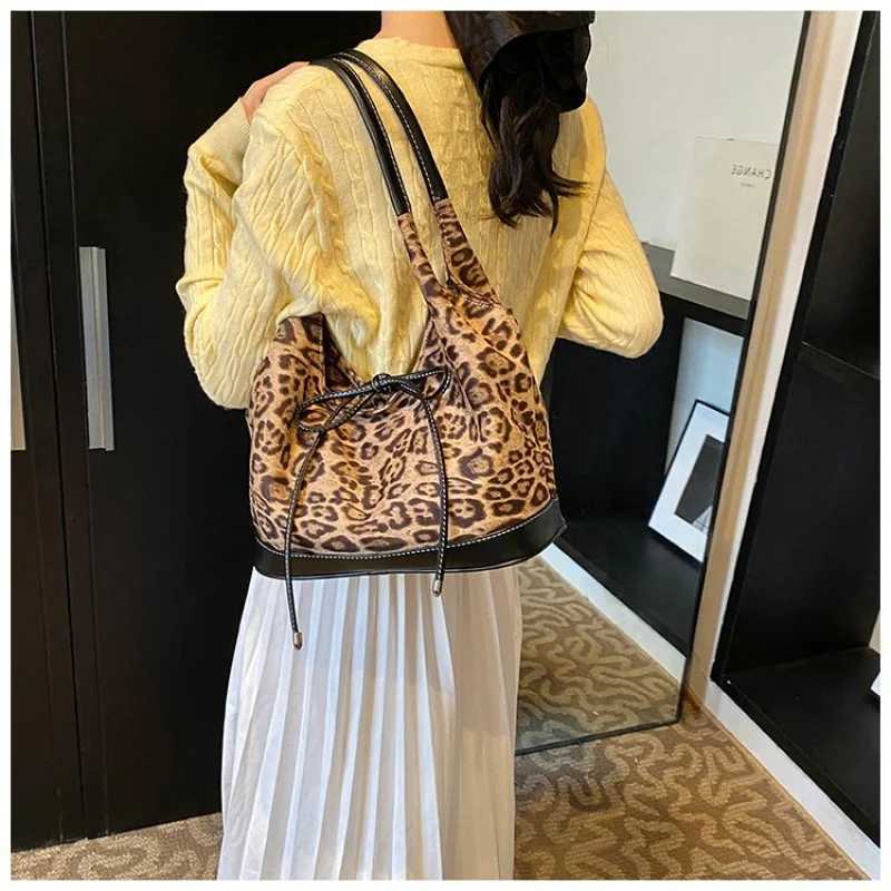 Elegant Womens Leather Handbag Shoulder Bag Crossbody By Famous Designer Luxury Brand Popular Classic MessengerW251107